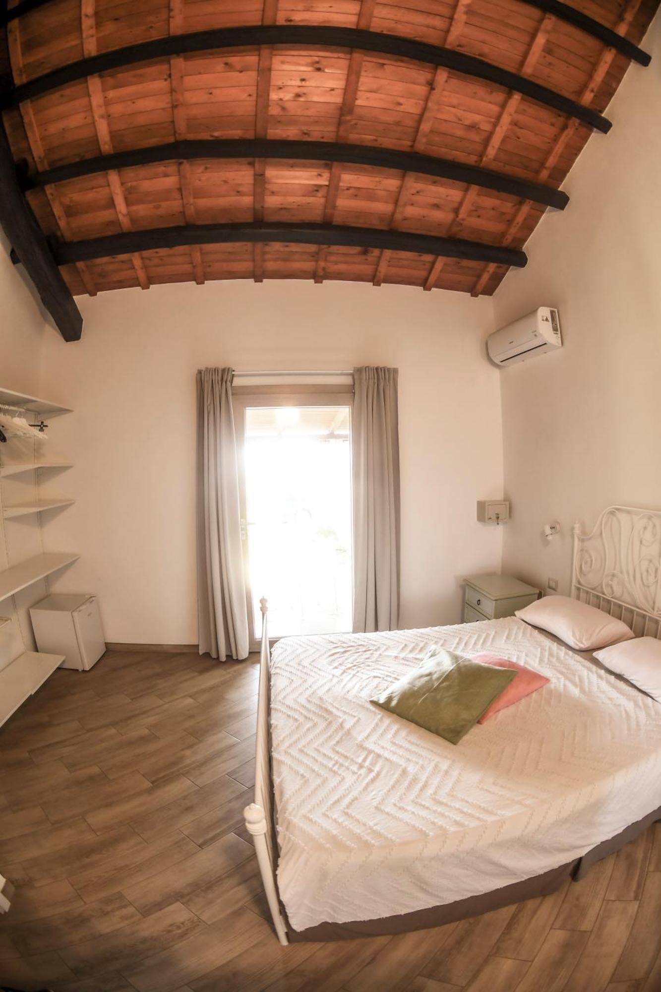 Domu Virginia Bed & Breakfast Castiadas Bagian luar foto