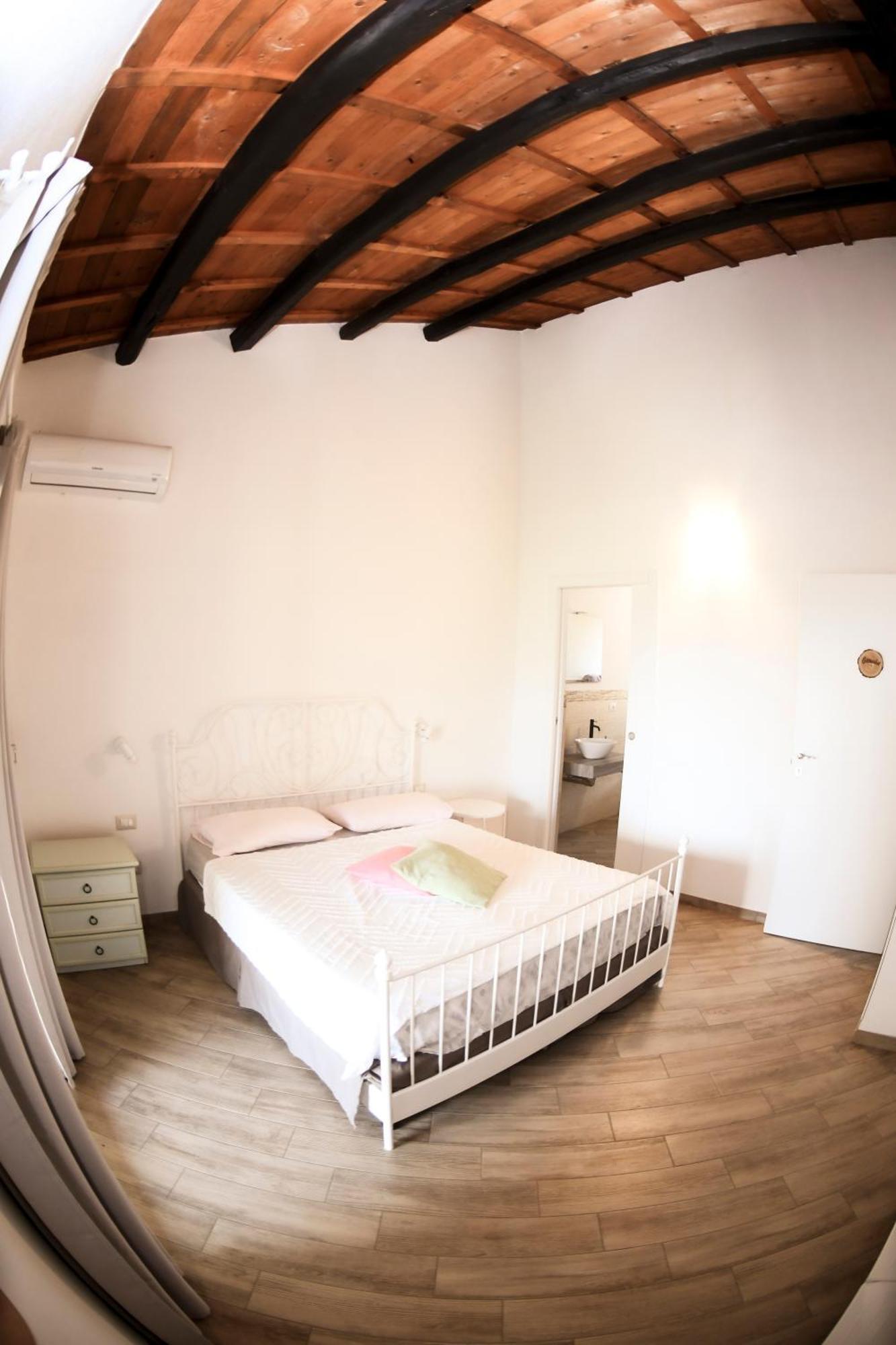 Domu Virginia Bed & Breakfast Castiadas Bagian luar foto