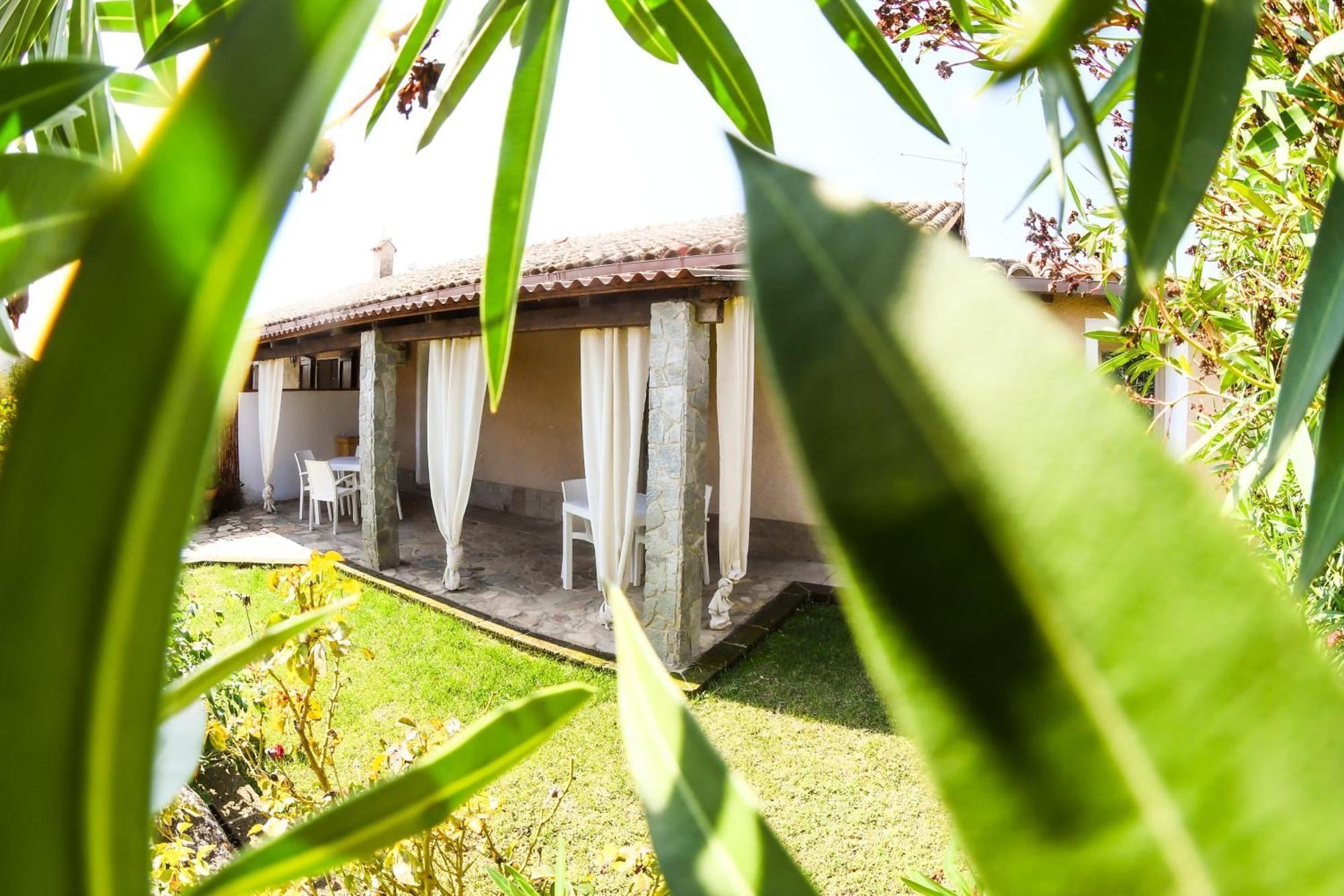 Domu Virginia Bed & Breakfast Castiadas Bagian luar foto