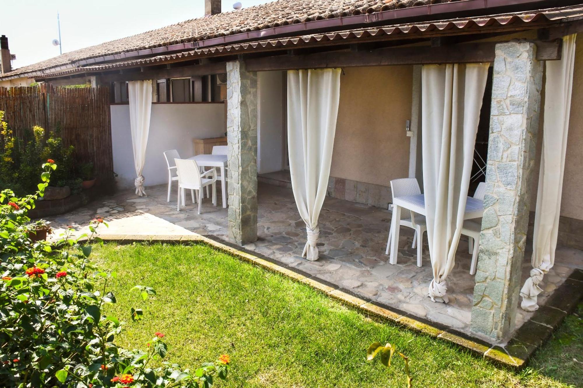 Domu Virginia Bed & Breakfast Castiadas Bagian luar foto