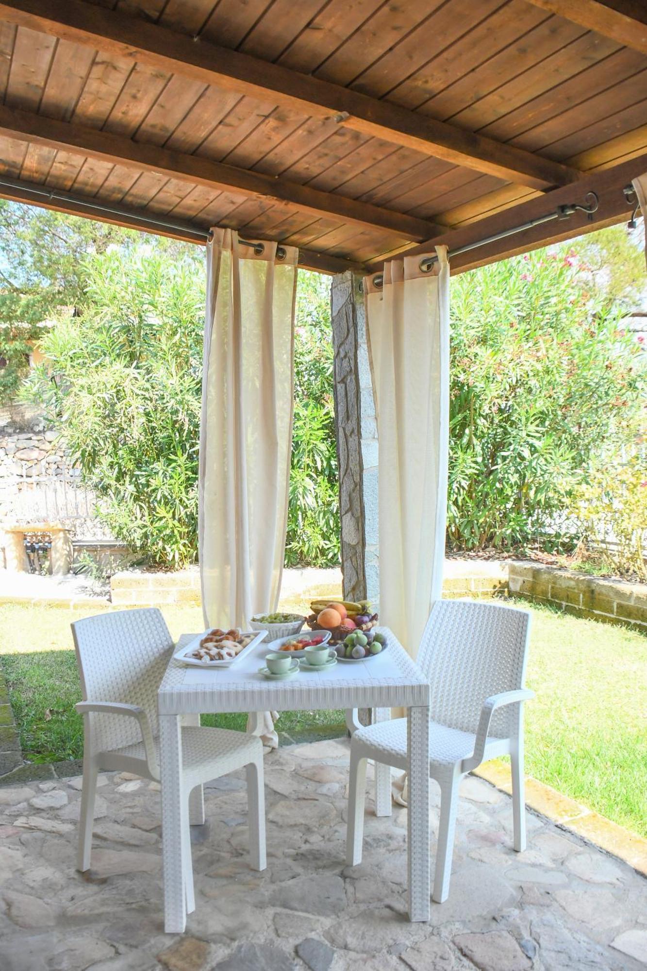 Domu Virginia Bed & Breakfast Castiadas Bagian luar foto